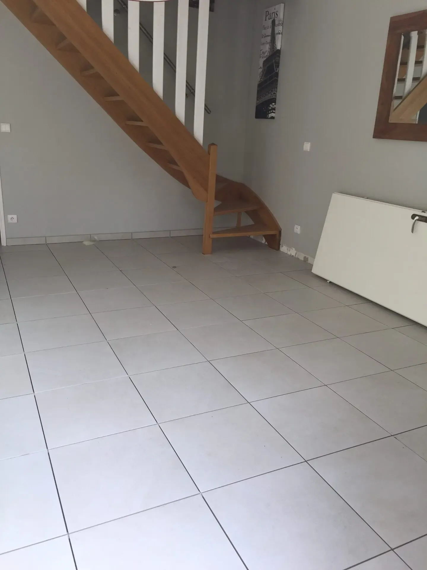 Pose de carrelage intérieur dans un salon à Corbeil-Essonnes